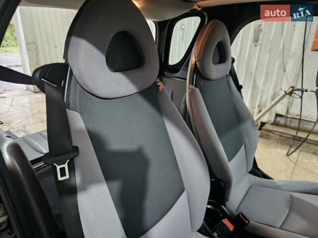 Чорний Смарт Fortwo, об'ємом двигуна 0.7 л та пробігом 174 тис. км за 3400 $, фото 29 на Automoto.ua