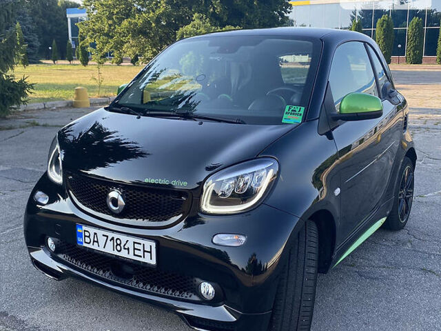 Чорний Смарт Fortwo, об'ємом двигуна 0 л та пробігом 30 тис. км за 18037 $, фото 3 на Automoto.ua