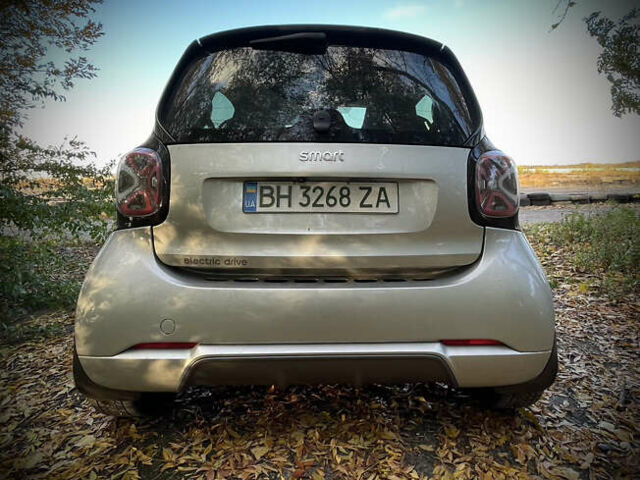 Чорний Смарт Fortwo, об'ємом двигуна 0 л та пробігом 69 тис. км за 8900 $, фото 14 на Automoto.ua