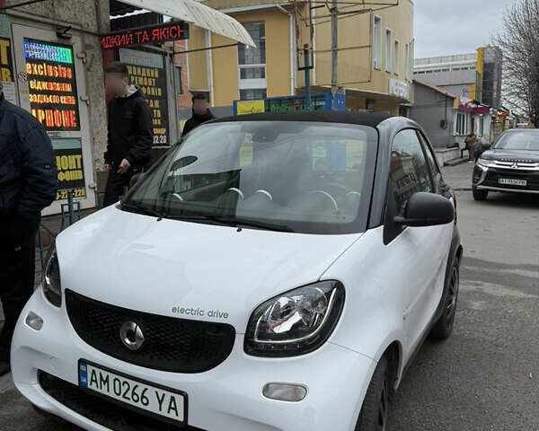 Чорний Смарт Fortwo, об'ємом двигуна 0 л та пробігом 45 тис. км за 7700 $, фото 5 на Automoto.ua