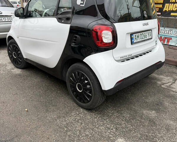 Чорний Смарт Fortwo, об'ємом двигуна 0 л та пробігом 45 тис. км за 7700 $, фото 4 на Automoto.ua