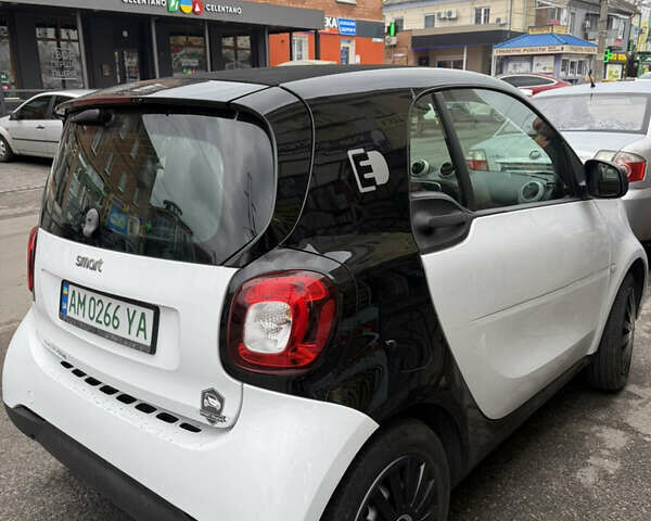 Чорний Смарт Fortwo, об'ємом двигуна 0 л та пробігом 45 тис. км за 7700 $, фото 3 на Automoto.ua