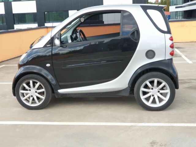 Чорний Смарт Fortwo, об'ємом двигуна 0.7 л та пробігом 130 тис. км за 4517 $, фото 10 на Automoto.ua