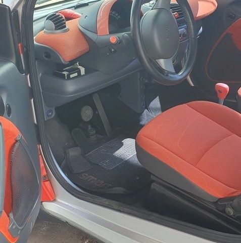 Червоний Смарт Fortwo, об'ємом двигуна 0.7 л та пробігом 150 тис. км за 3600 $, фото 3 на Automoto.ua