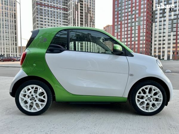 Смарт Форту, объемом двигателя 0 л и пробегом 0 тыс. км за 15700 $, фото 7 на Automoto.ua