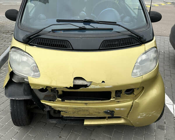 Жовтий Смарт Fortwo, об'ємом двигуна 0.6 л та пробігом 168 тис. км за 1900 $, фото 1 на Automoto.ua