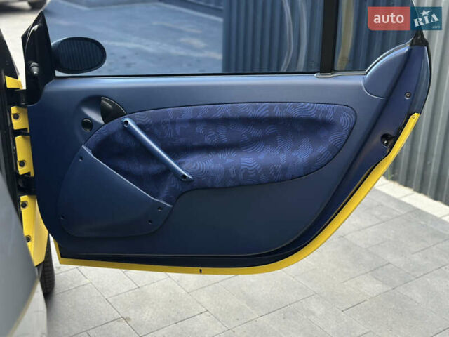 Жовтий Смарт Fortwo, об'ємом двигуна 0.8 л та пробігом 170 тис. км за 3200 $, фото 13 на Automoto.ua