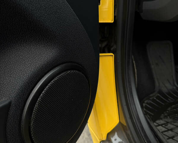 Жовтий Смарт Fortwo, об'ємом двигуна 1 л та пробігом 68 тис. км за 6200 $, фото 17 на Automoto.ua