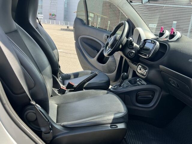 Сірий Смарт Fortwo, об'ємом двигуна 0.9 л та пробігом 76 тис. км за 8499 $, фото 4 на Automoto.ua