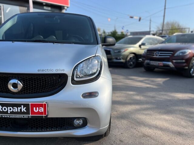 Сірий Смарт Fortwo, об'ємом двигуна 0 л та пробігом 25 тис. км за 11690 $, фото 5 на Automoto.ua