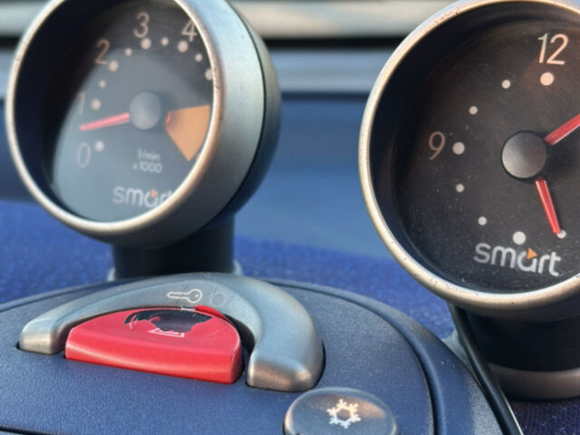 Сірий Смарт Fortwo, об'ємом двигуна 0.6 л та пробігом 248 тис. км за 2799 $, фото 23 на Automoto.ua