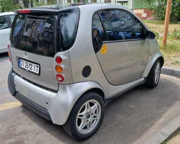 Сірий Смарт Fortwo, об'ємом двигуна 0.6 л та пробігом 220 тис. км за 2500 $, фото 4 на Automoto.ua