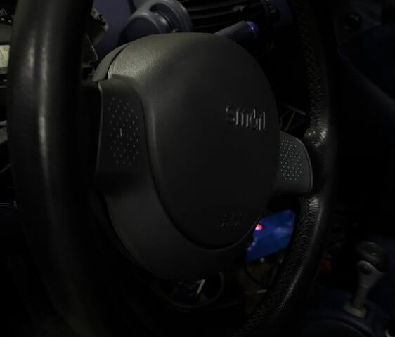 Сірий Смарт Fortwo, об'ємом двигуна 0.8 л та пробігом 180 тис. км за 2150 $, фото 4 на Automoto.ua