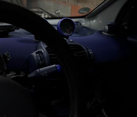 Сірий Смарт Fortwo, об'ємом двигуна 0.8 л та пробігом 180 тис. км за 2150 $, фото 5 на Automoto.ua