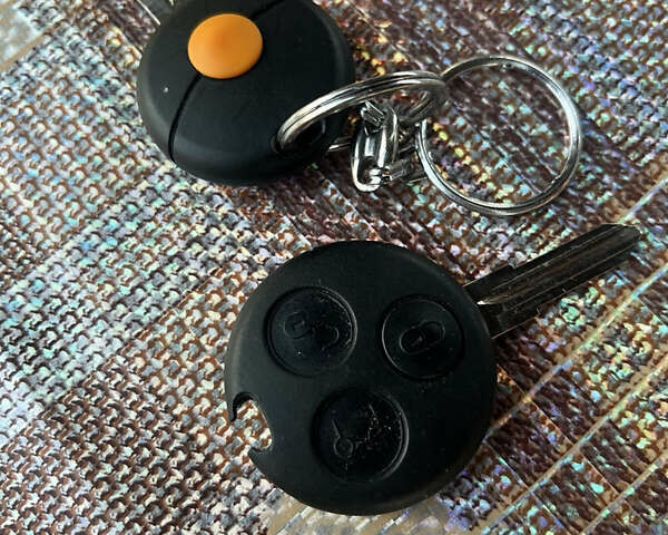 Сірий Смарт Fortwo, об'ємом двигуна 0.7 л та пробігом 224 тис. км за 3300 $, фото 9 на Automoto.ua