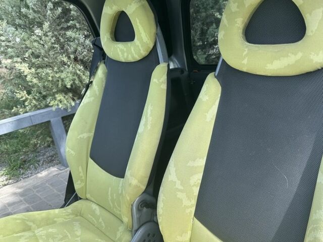 Сірий Смарт Fortwo, об'ємом двигуна 0.6 л та пробігом 135 тис. км за 2900 $, фото 10 на Automoto.ua