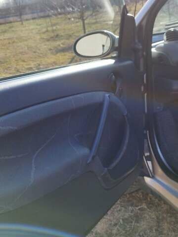 Сірий Смарт Fortwo, об'ємом двигуна 0.6 л та пробігом 143 тис. км за 2500 $, фото 16 на Automoto.ua