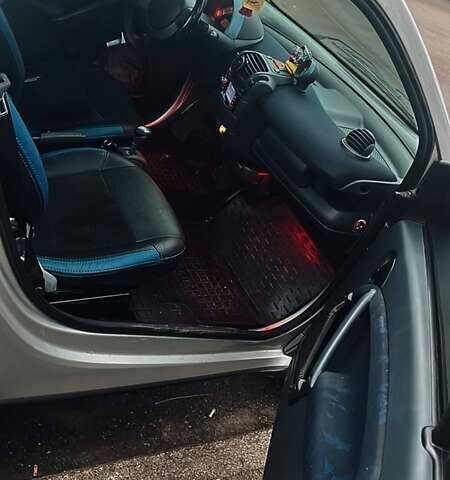 Сірий Смарт Fortwo, об'ємом двигуна 0.6 л та пробігом 200 тис. км за 2900 $, фото 2 на Automoto.ua