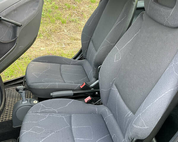 Сірий Смарт Fortwo, об'ємом двигуна 0.7 л та пробігом 147 тис. км за 3500 $, фото 8 на Automoto.ua