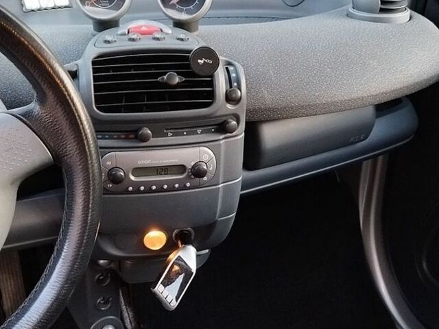 Сірий Смарт Fortwo, об'ємом двигуна 0.6 л та пробігом 150 тис. км за 2000 $, фото 8 на Automoto.ua