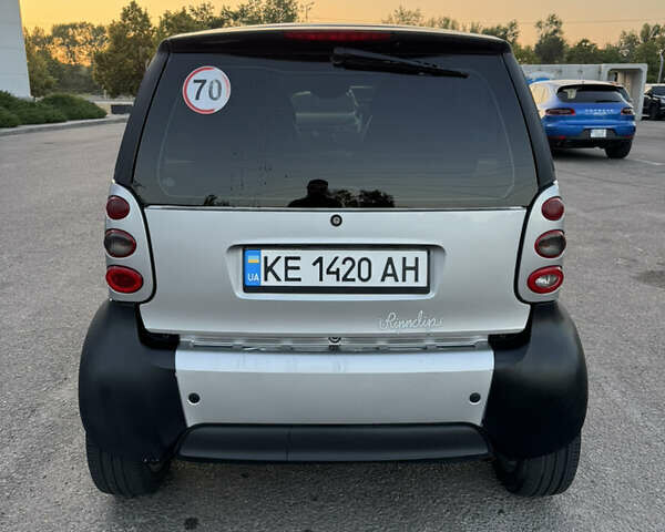 Сірий Смарт Fortwo, об'ємом двигуна 0.6 л та пробігом 350 тис. км за 3100 $, фото 3 на Automoto.ua