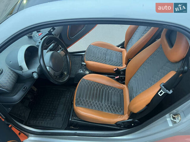 Сірий Смарт Fortwo, об'ємом двигуна 0.7 л та пробігом 168 тис. км за 3400 $, фото 11 на Automoto.ua