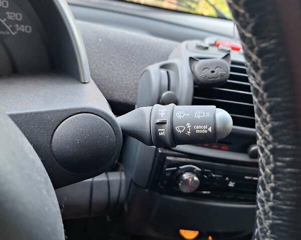 Сірий Смарт Fortwo, об'ємом двигуна 0.7 л та пробігом 193 тис. км за 3500 $, фото 26 на Automoto.ua