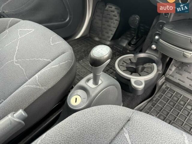 Сірий Смарт Fortwo, об'ємом двигуна 0.7 л та пробігом 176 тис. км за 4000 $, фото 15 на Automoto.ua