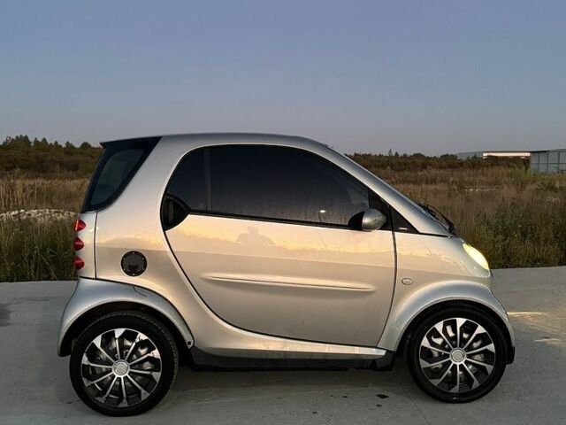 Сірий Смарт Fortwo, об'ємом двигуна 0.7 л та пробігом 153 тис. км за 3600 $, фото 3 на Automoto.ua