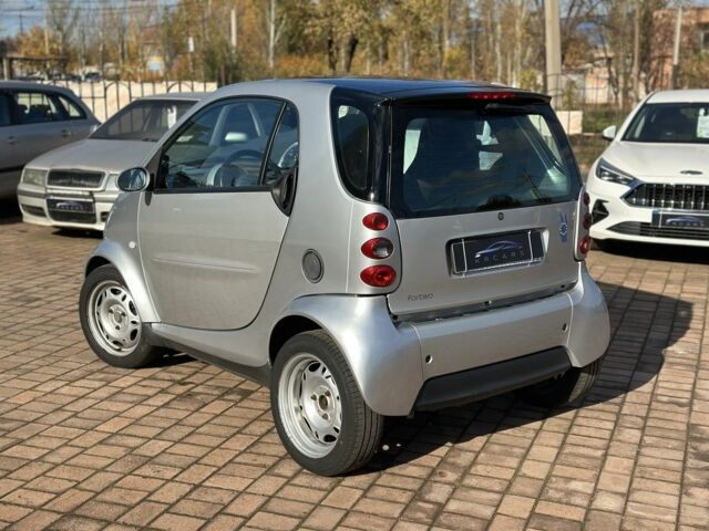 Сірий Смарт Fortwo, об'ємом двигуна 0.7 л та пробігом 95 тис. км за 4200 $, фото 3 на Automoto.ua
