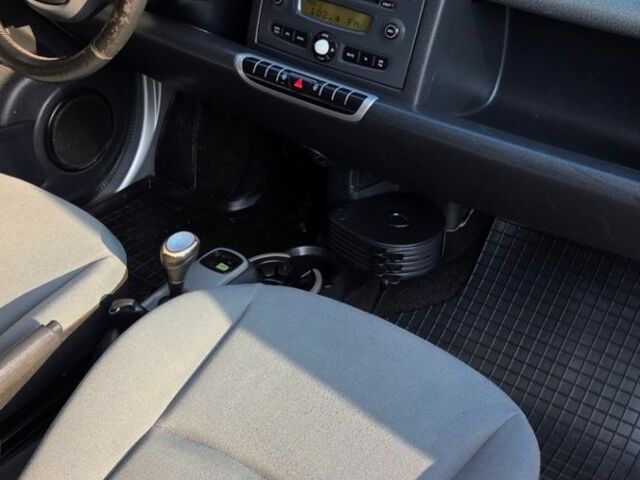 Сірий Смарт Fortwo, об'ємом двигуна 1 л та пробігом 187 тис. км за 4999 $, фото 20 на Automoto.ua