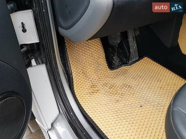 Сірий Смарт Fortwo, об'ємом двигуна 0.8 л та пробігом 150 тис. км за 5800 $, фото 30 на Automoto.ua