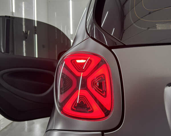 Сірий Смарт Fortwo, об'ємом двигуна 1 л та пробігом 98 тис. км за 15000 $, фото 25 на Automoto.ua