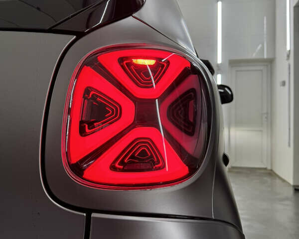 Сірий Смарт Fortwo, об'ємом двигуна 1 л та пробігом 98 тис. км за 15000 $, фото 24 на Automoto.ua