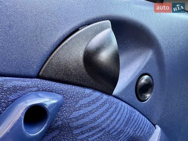 Синій Смарт Fortwo, об'ємом двигуна 0.6 л та пробігом 198 тис. км за 2600 $, фото 42 на Automoto.ua