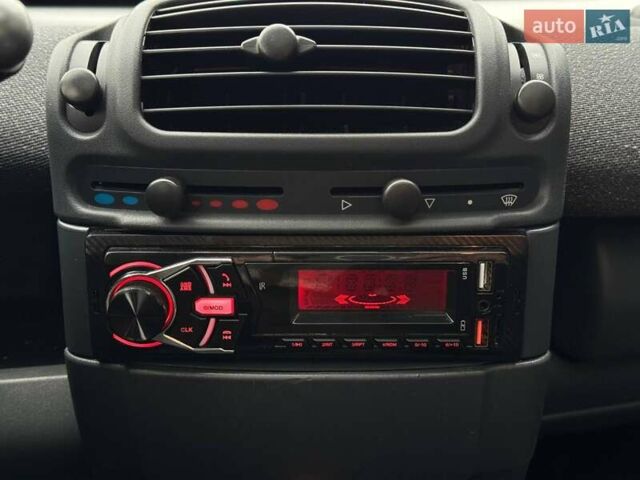 Синій Смарт Fortwo, об'ємом двигуна 0.7 л та пробігом 232 тис. км за 3900 $, фото 10 на Automoto.ua