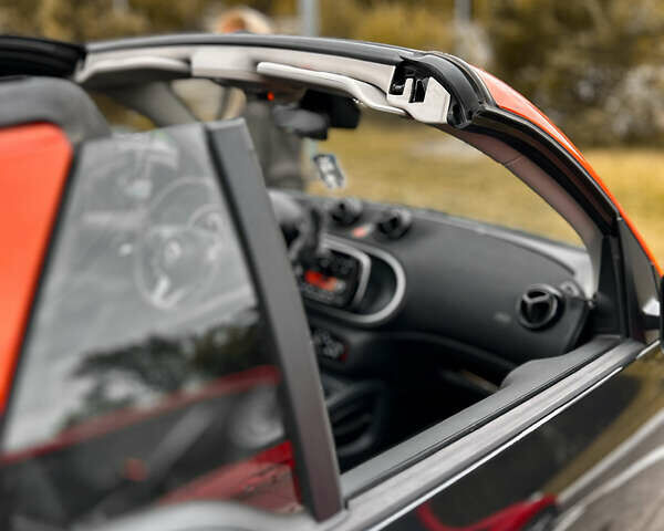 Помаранчевий Смарт Fortwo, об'ємом двигуна 1 л та пробігом 67 тис. км за 12300 $, фото 17 на Automoto.ua