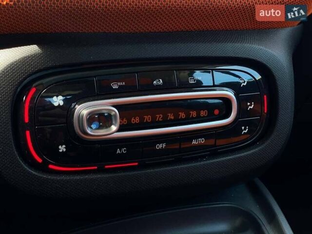 Помаранчевий Смарт Fortwo, об'ємом двигуна 1 л та пробігом 61 тис. км за 9990 $, фото 27 на Automoto.ua