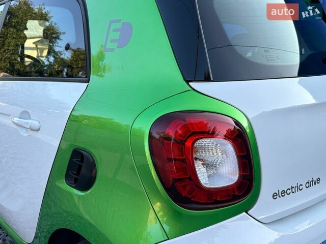 Білий Смарт EQ Forfour, об'ємом двигуна 0 л та пробігом 134 тис. км за 8350 $, фото 17 на Automoto.ua