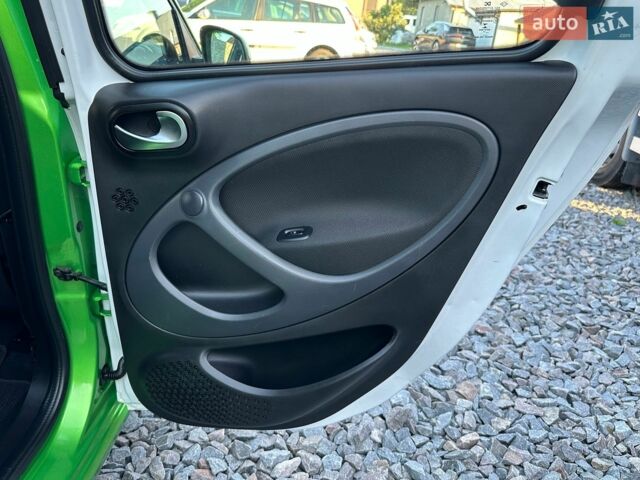 Білий Смарт EQ Forfour, об'ємом двигуна 0 л та пробігом 134 тис. км за 8350 $, фото 82 на Automoto.ua