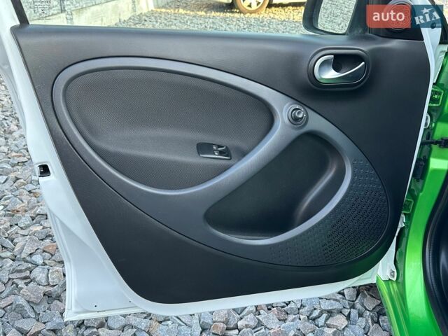 Білий Смарт EQ Forfour, об'ємом двигуна 0 л та пробігом 134 тис. км за 8350 $, фото 41 на Automoto.ua
