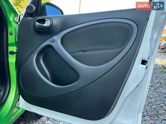Білий Смарт EQ Forfour, об'ємом двигуна 0 л та пробігом 134 тис. км за 8350 $, фото 90 на Automoto.ua