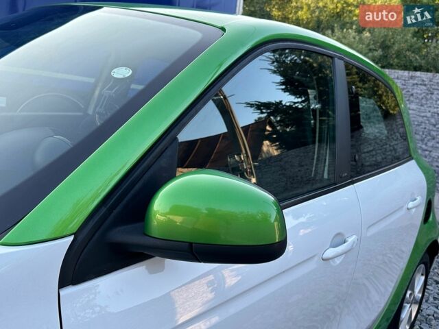 Білий Смарт EQ Forfour, об'ємом двигуна 0 л та пробігом 134 тис. км за 8350 $, фото 16 на Automoto.ua