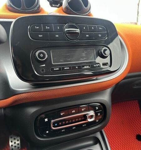 Білий Смарт EQ Forfour, об'ємом двигуна 0 л та пробігом 93 тис. км за 8500 $, фото 17 на Automoto.ua