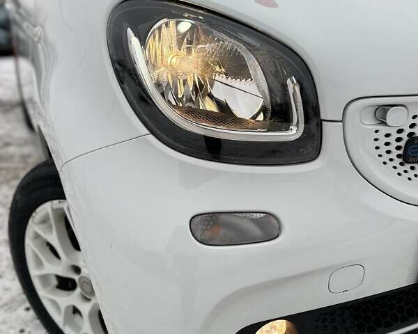 Белый Смарт EQ Forfour, объемом двигателя 0 л и пробегом 93 тыс. км за 8500 $, фото 1 на Automoto.ua