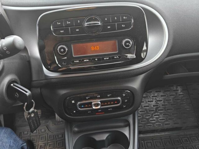 Белый Смарт EQ Forfour, объемом двигателя 0 л и пробегом 54 тыс. км за 9000 $, фото 5 на Automoto.ua