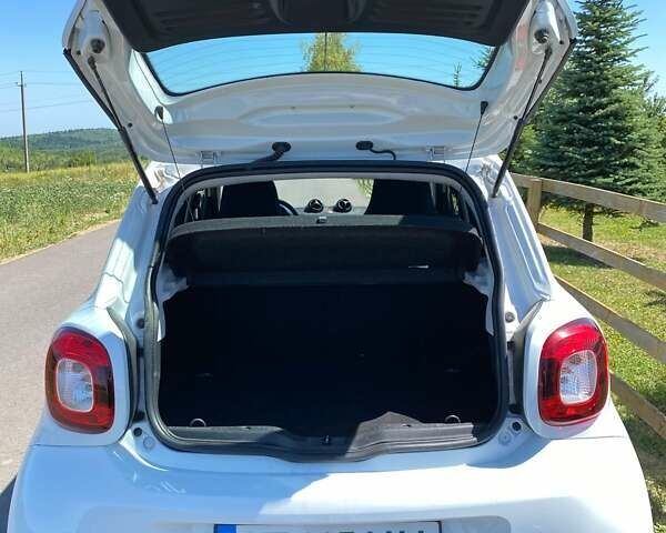 Белый Смарт EQ Forfour, объемом двигателя 0 л и пробегом 34 тыс. км за 7900 $, фото 7 на Automoto.ua