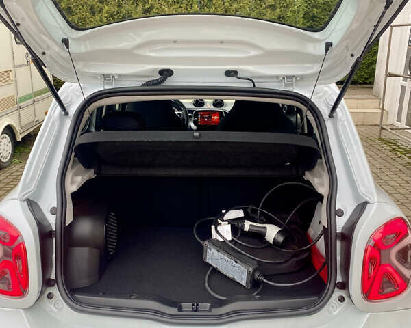 Білий Смарт EQ Forfour, об'ємом двигуна 0 л та пробігом 25 тис. км за 9999 $, фото 7 на Automoto.ua