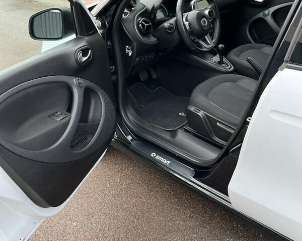 Белый Смарт EQ Forfour, объемом двигателя 0 л и пробегом 47 тыс. км за 11700 $, фото 45 на Automoto.ua