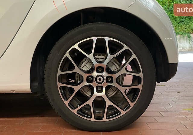 Белый Смарт EQ Forfour, объемом двигателя 0 л и пробегом 23 тыс. км за 14065 $, фото 14 на Automoto.ua